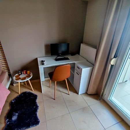 Cozy Apt! Friends & Family - Private Paid Parking Salonicco Esterno foto
